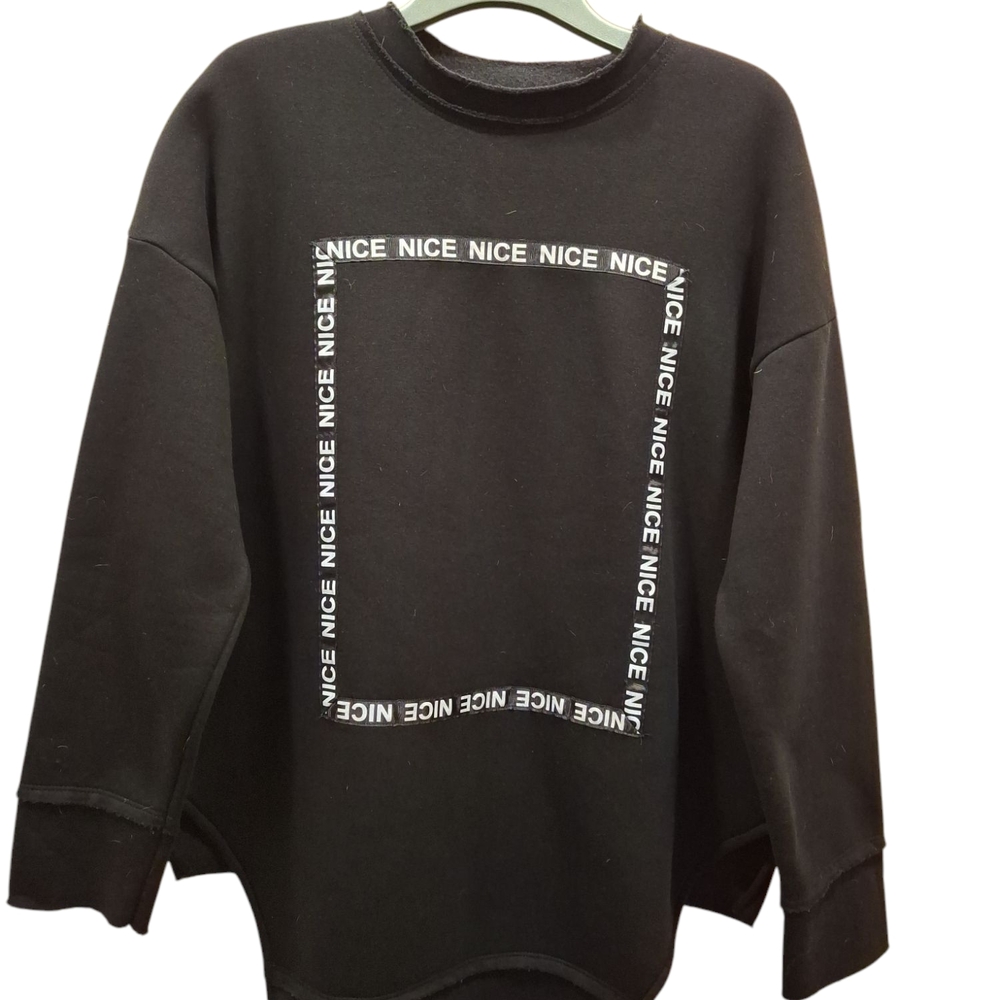 "Locker room"Black and White Graphic Crew Neck Sweatshirt.Sz
